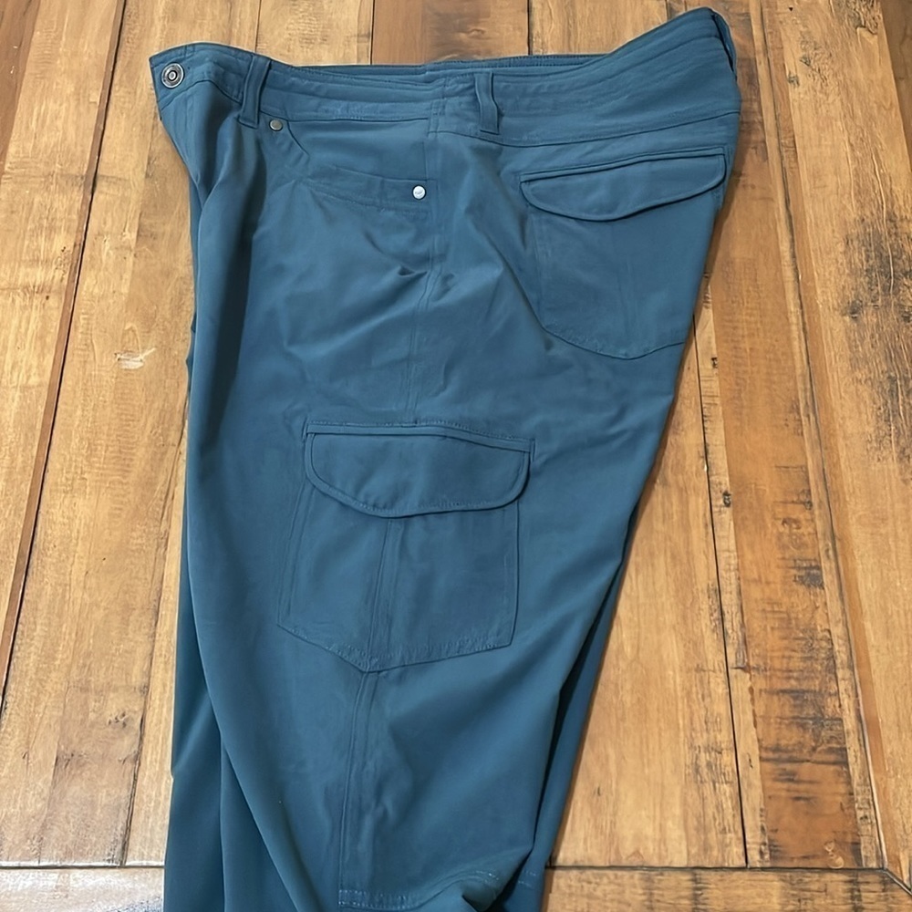 Kuhl NWOT Roll Up Cargo Pants Size 12 - Picture 11 of 13